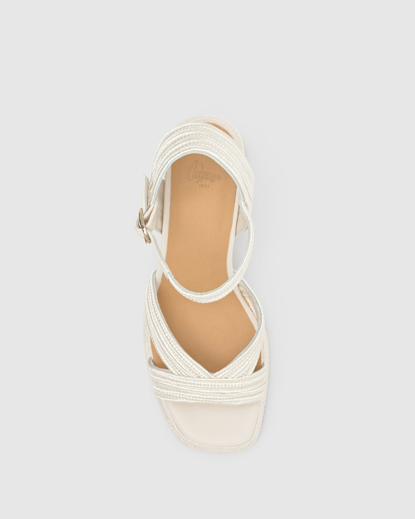 Valle in White