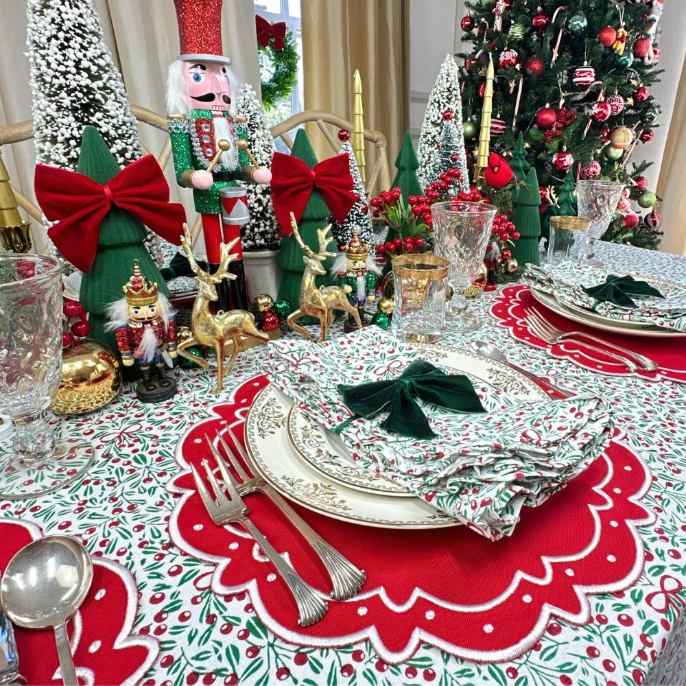 Mistletoe and Bows Ruffle Napkins, Set of 4