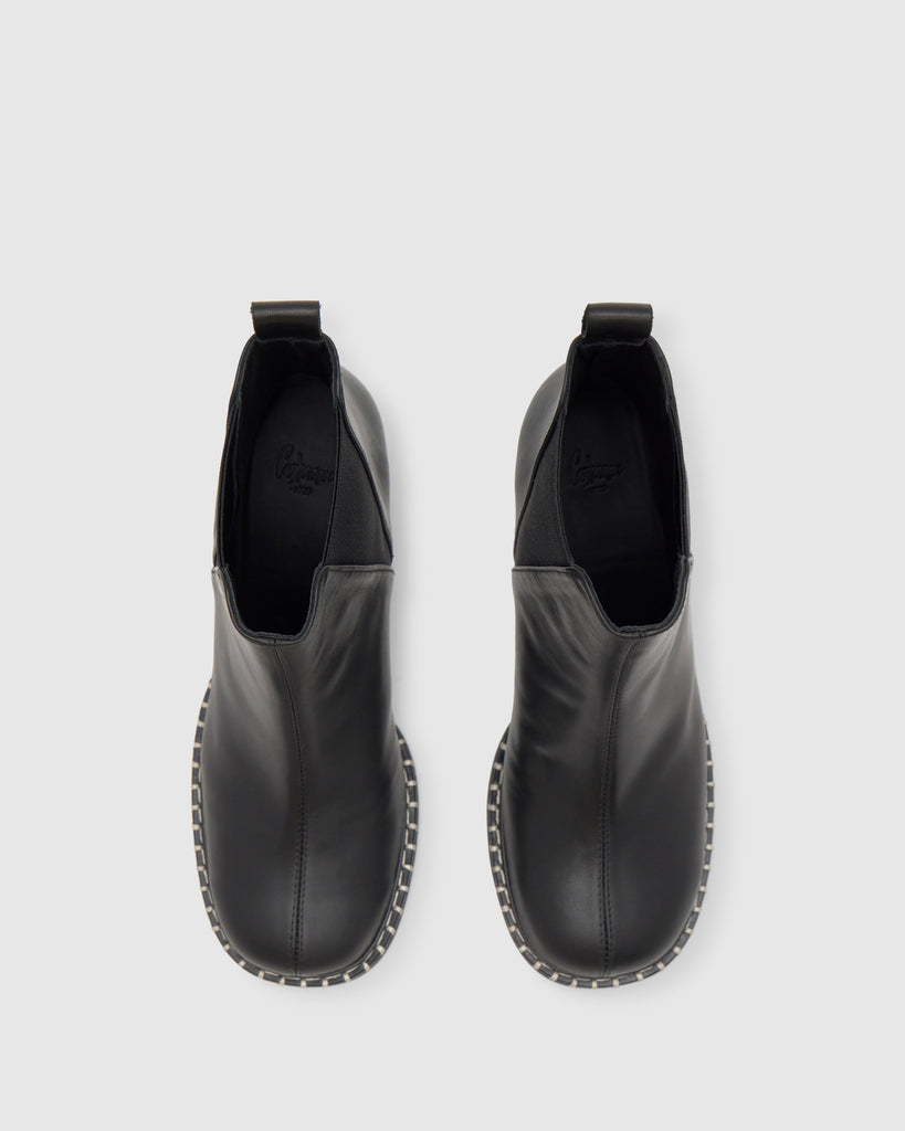 Neandra in Black