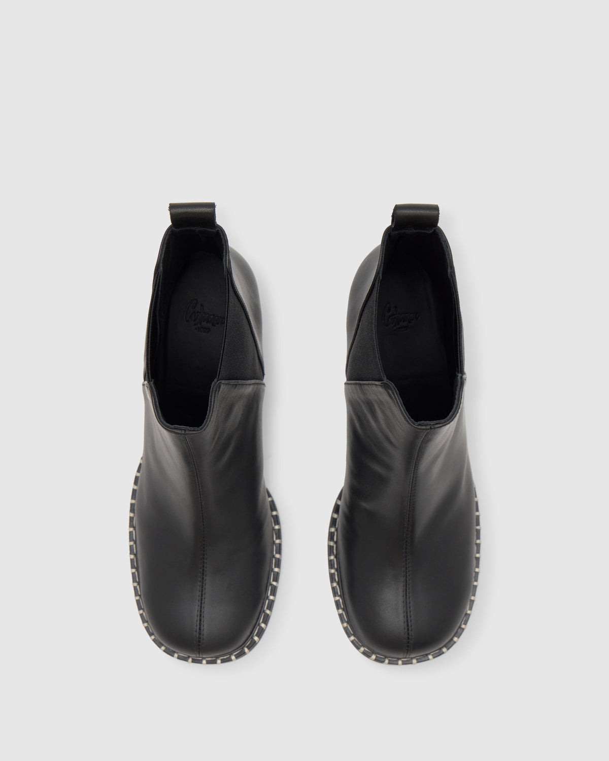 Neandra in Black