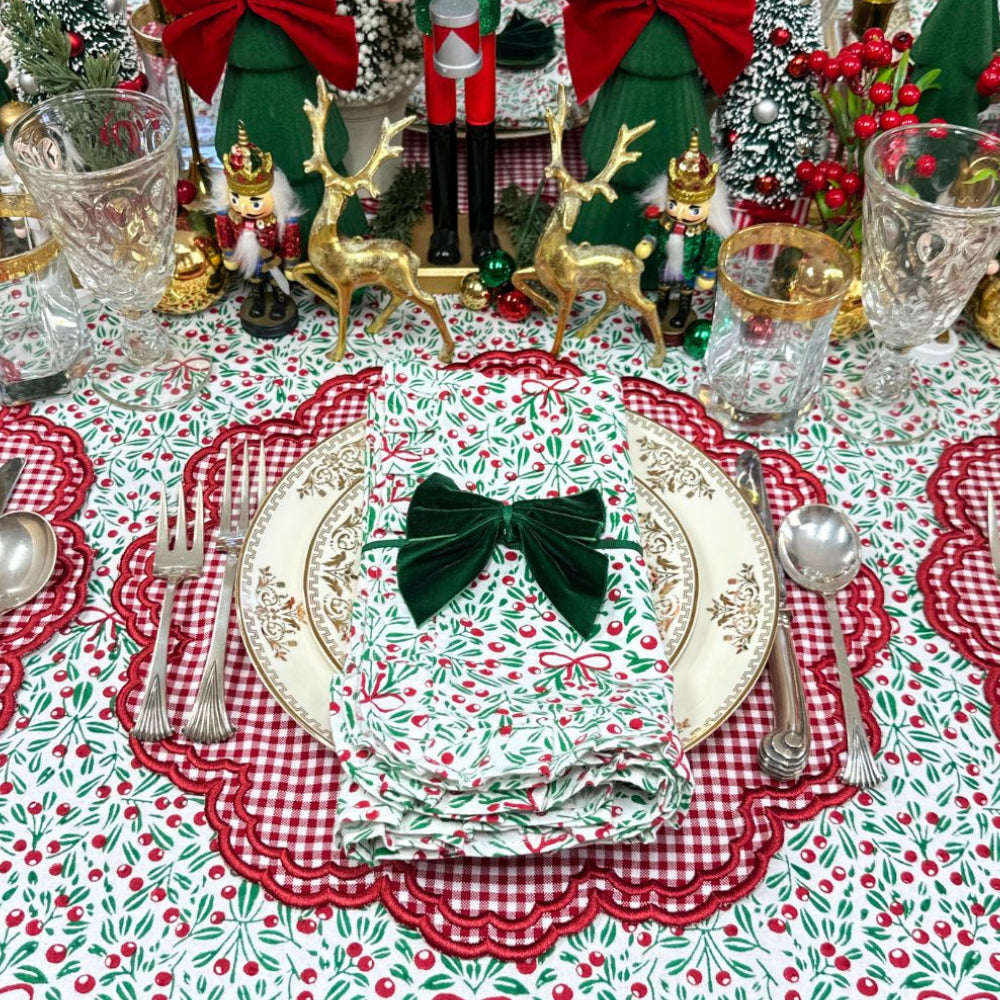 Mistletoe and Bows Tablecloth