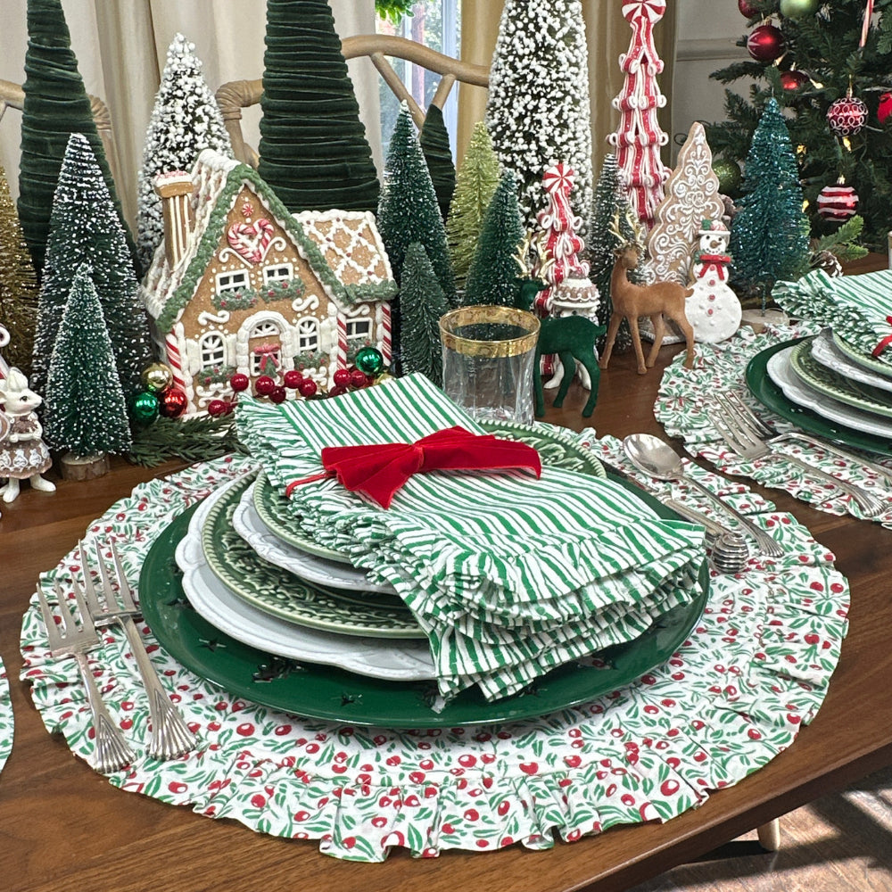 Mistletoe and Bows Quilted Ruffle Placemat, Set of 4