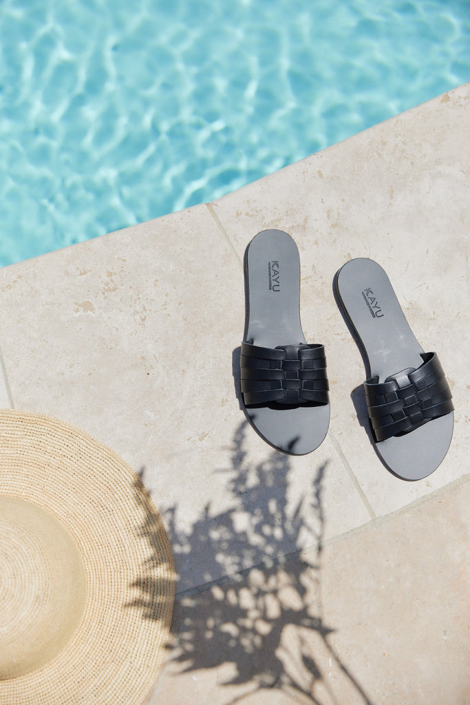 Xenia Vegetable Tanned Leather Sandal in Black