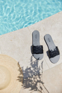 Xenia Vegetable Tanned Leather Sandal in Black