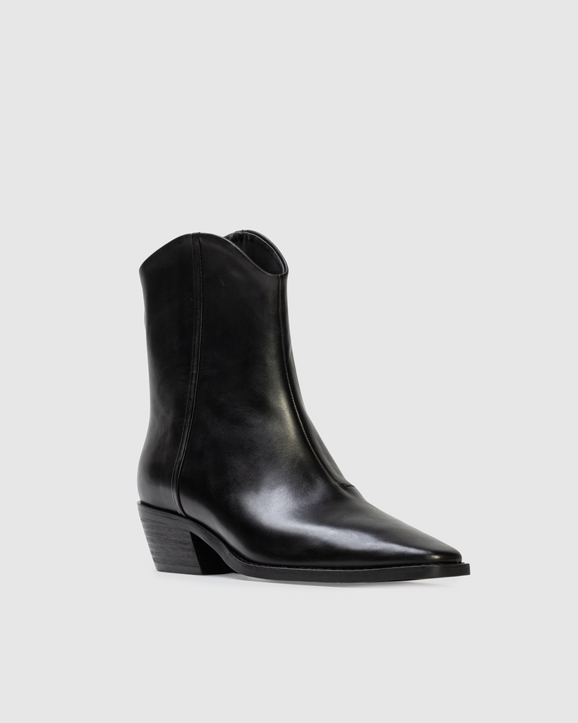Reed in Black Leather