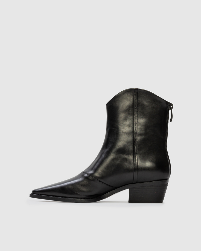Reed in Black Leather