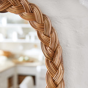 frame detail of oval mirror