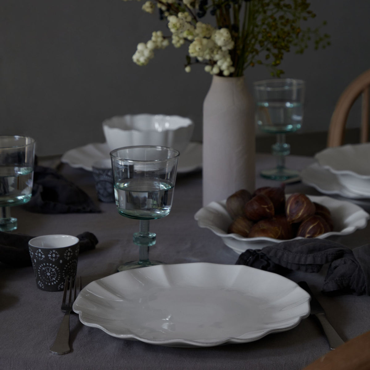 Rosa Collection Dinner Plates in White, Set of 6