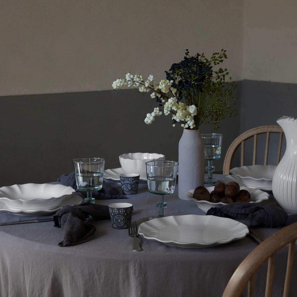 Rosa Collection Dinner Plates in White, Set of 6