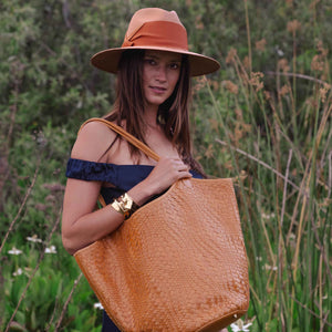Flow Woven Large Tote in Caramel