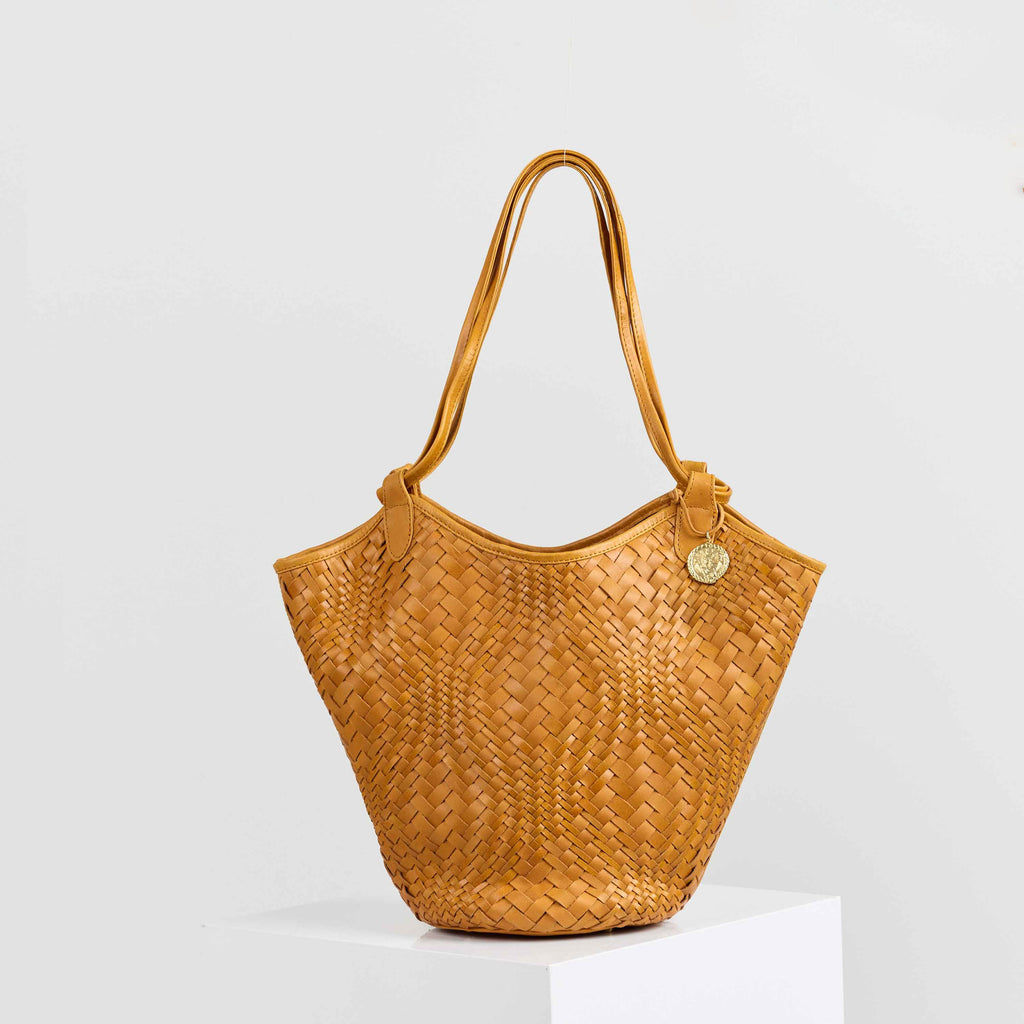 Flow Midi Handbag in Caramel