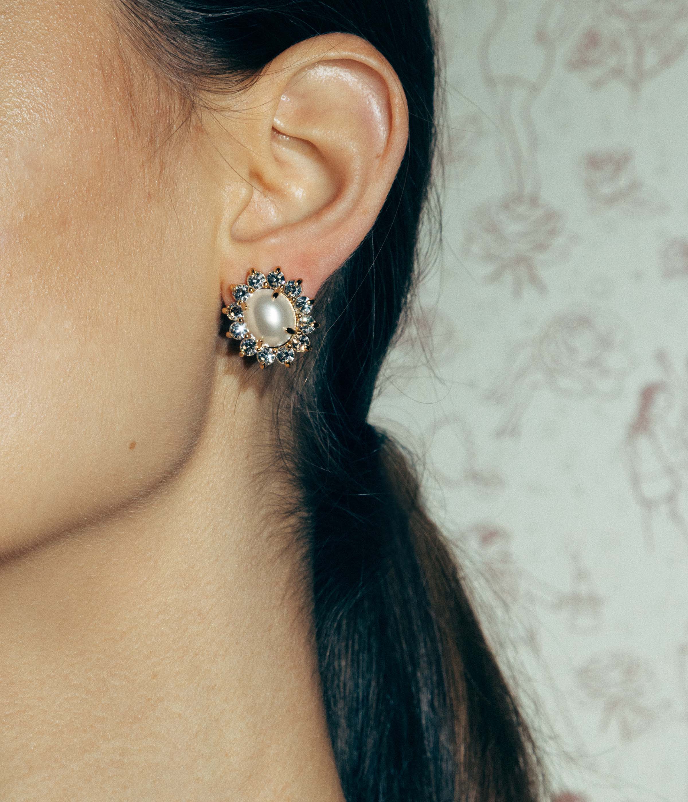 Georgie Stud Earrings in Pearl