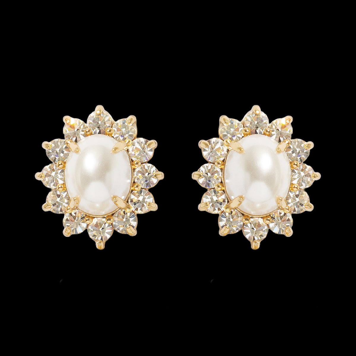 Georgie Stud Earrings in Pearl