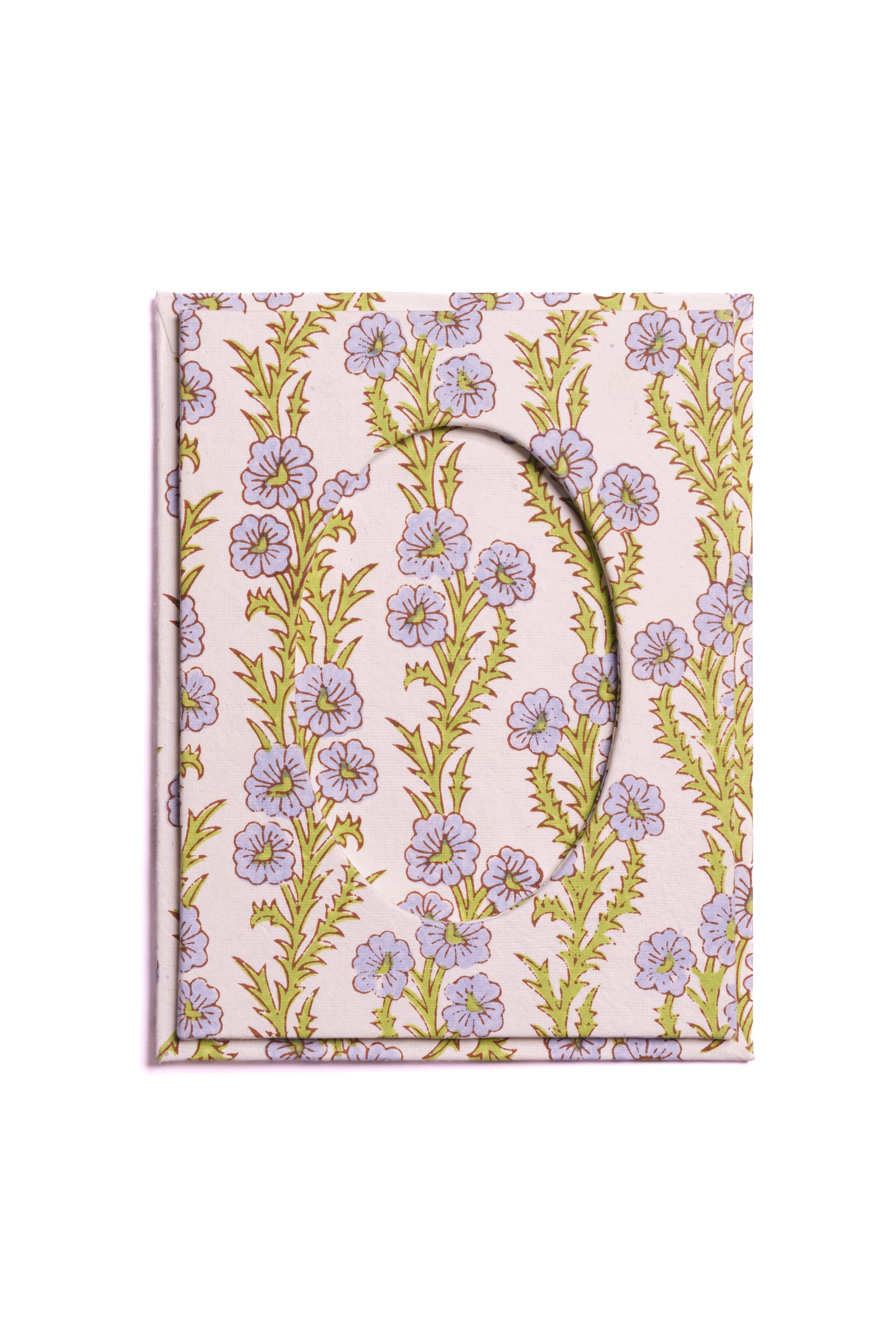 Picture Frame 4x6 in Circular Forget-Me-Not Floral