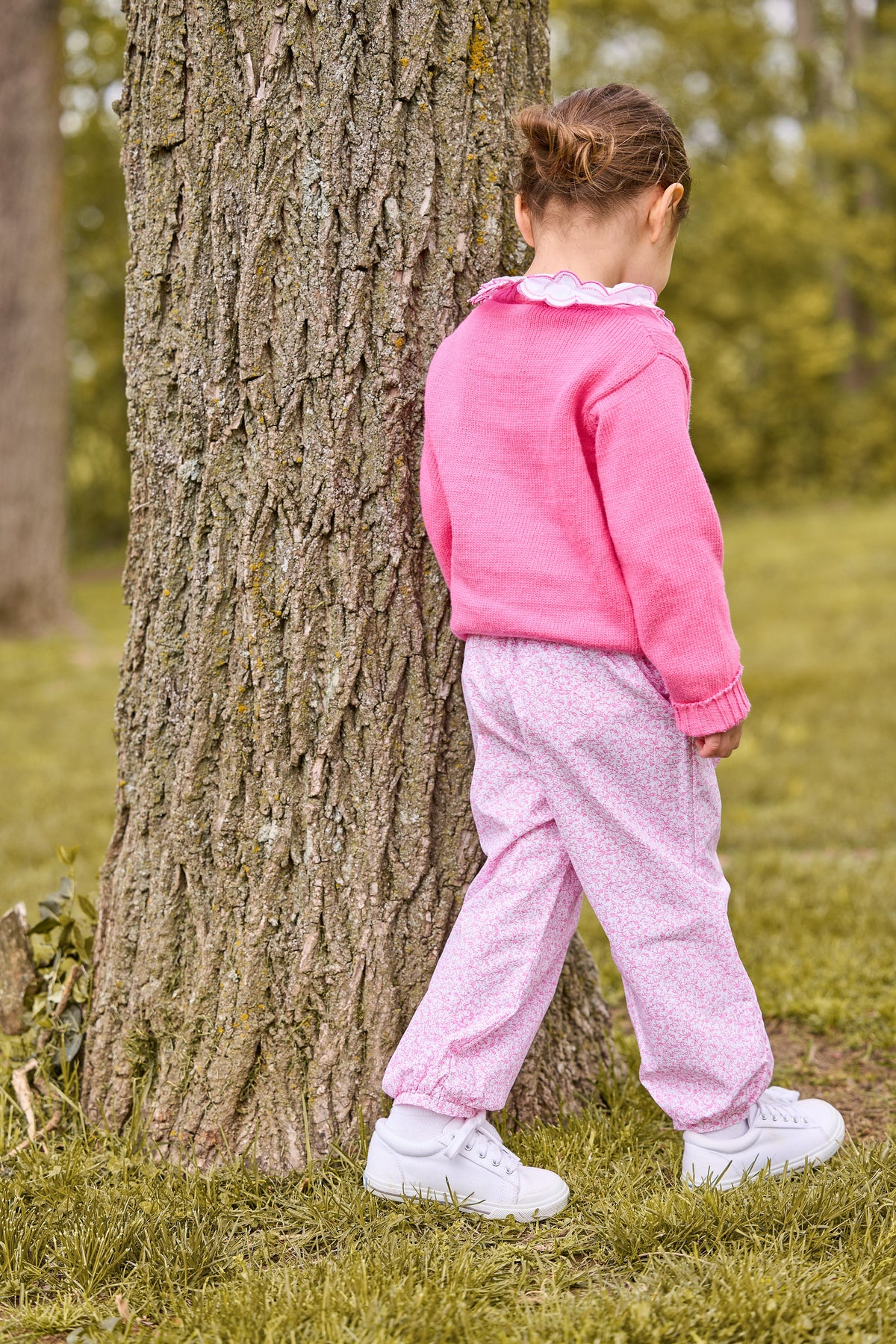 little english classic children's clothing hot pink sweater with white bow motif, Double london blouse with hot pink trim on collar, banded bow pant in pink vinings pattern, fall outfit for girls