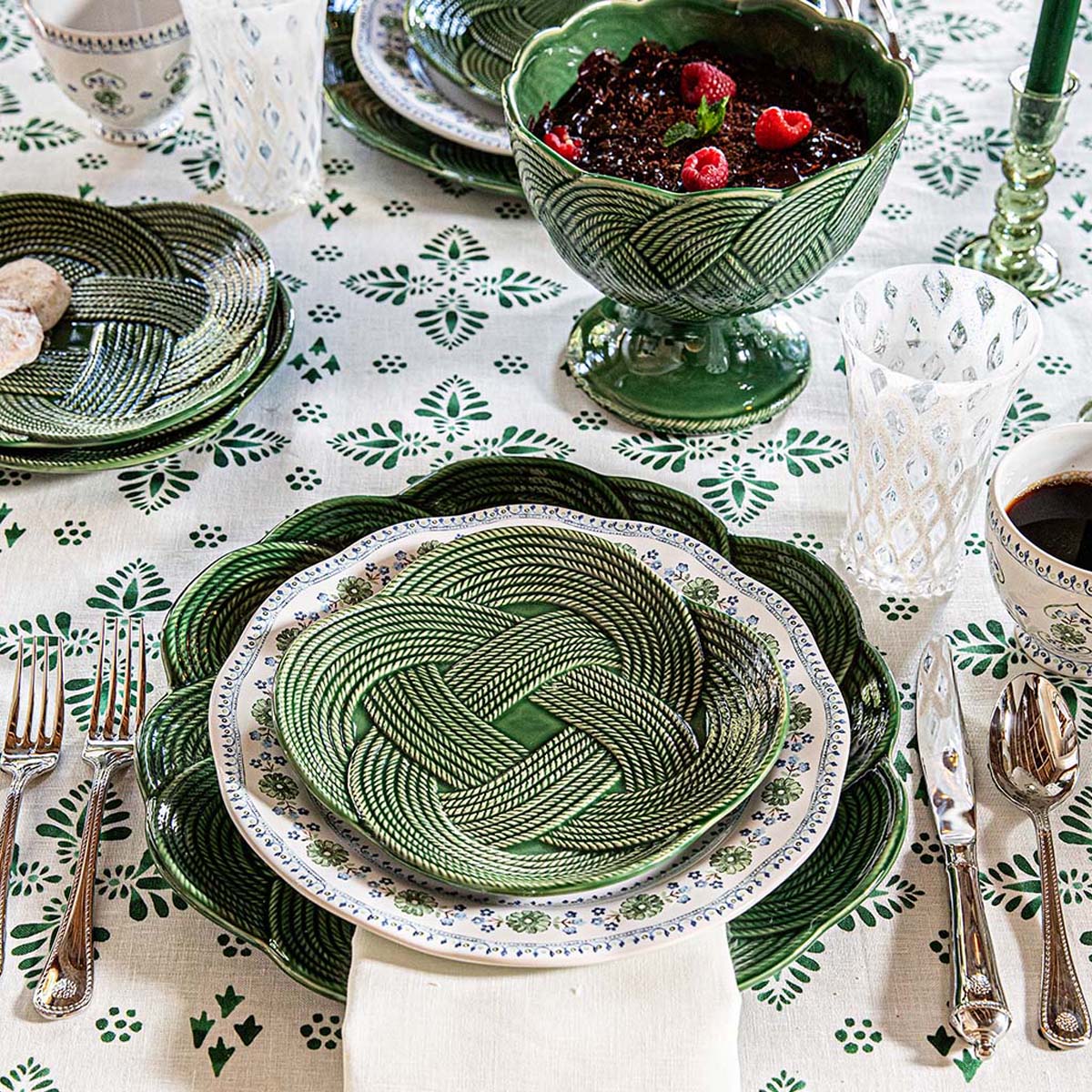 Le Panier Mystic Knot Charger/Platter in Basil