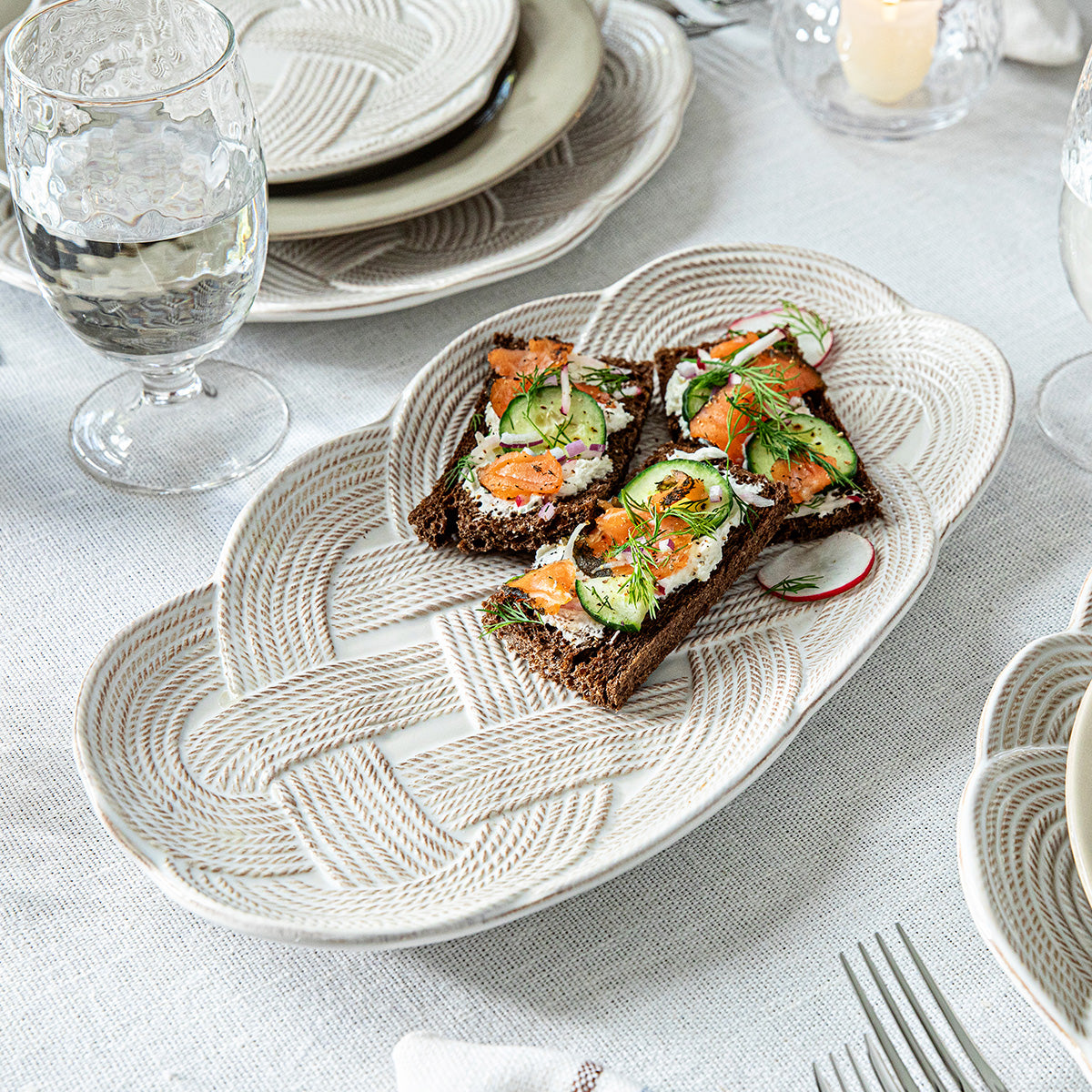 Le Panier Mystic Knot 15" Hostess Tray in Whitewash