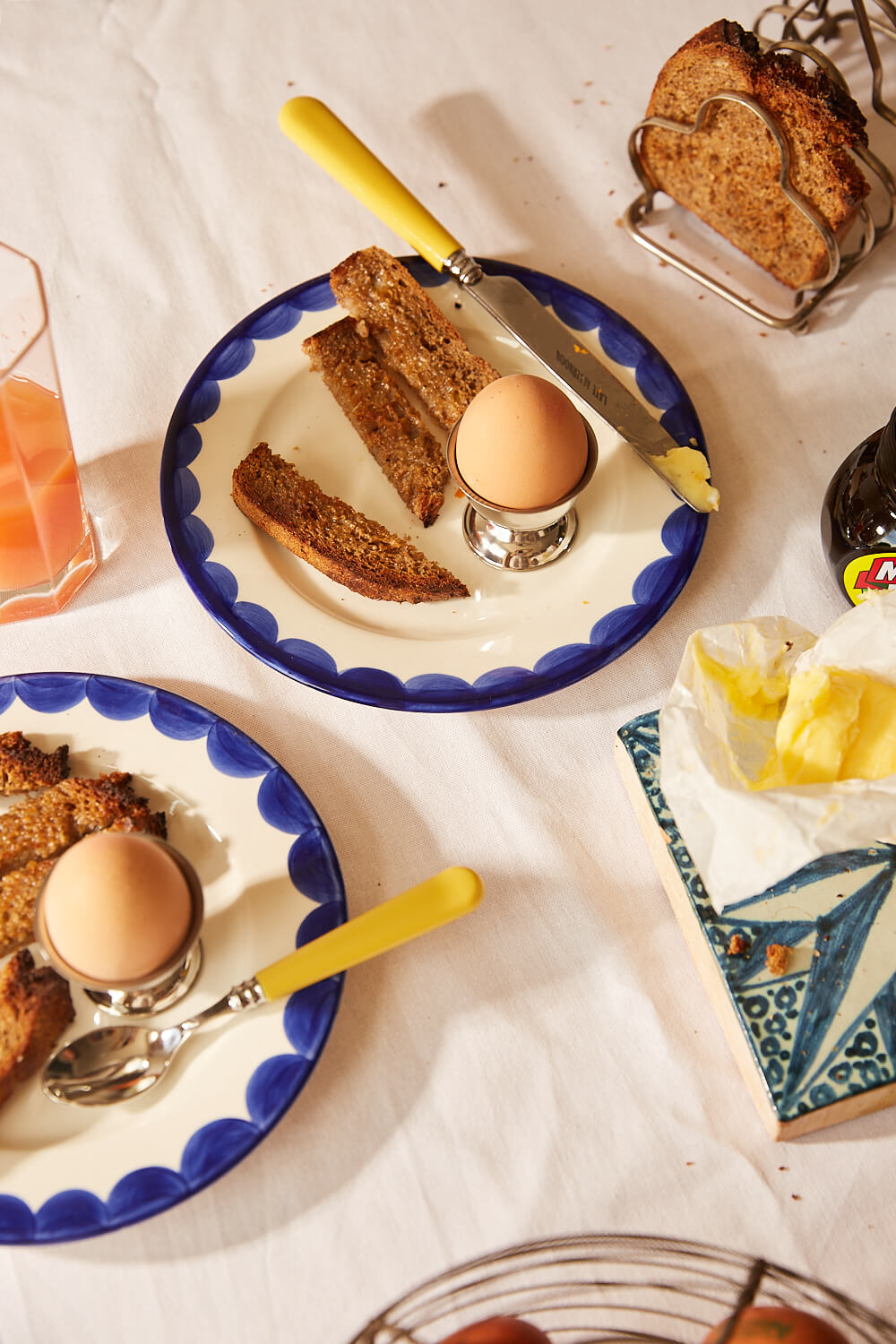 Late Afternoon Scallop Side Plate With Yellow Cutlery