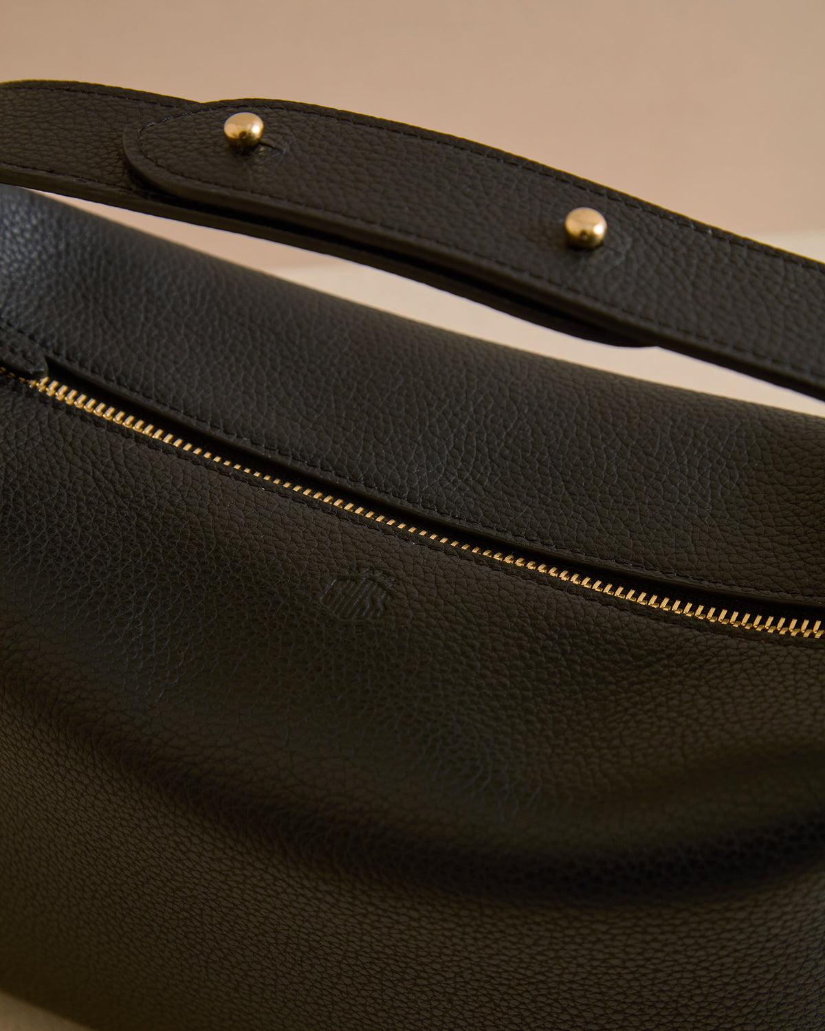 Mason 24 in Tumbled Grain Black