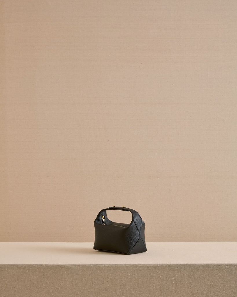 Mason 17 in Tumbled Grain Black