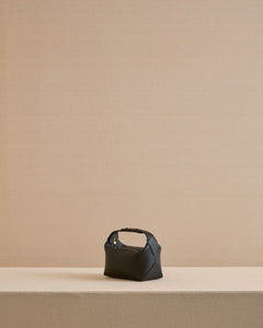 Mason 17 in Tumbled Grain Black