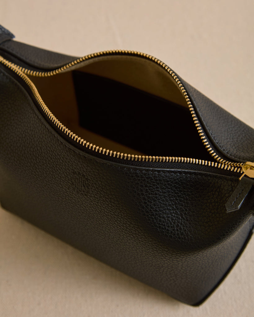 Mason 17 in Tumbled Grain Black