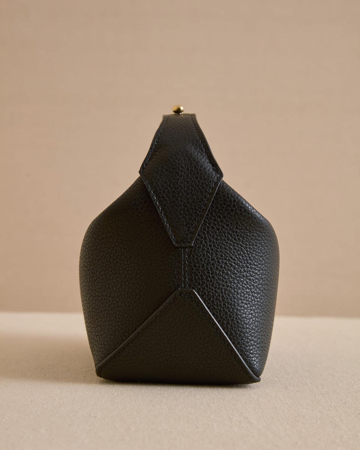 Mason 17 in Tumbled Grain Black