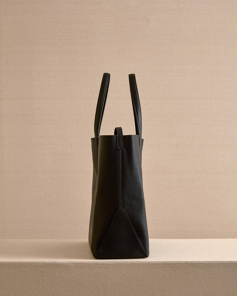 Eleanor 42 Tote in Black