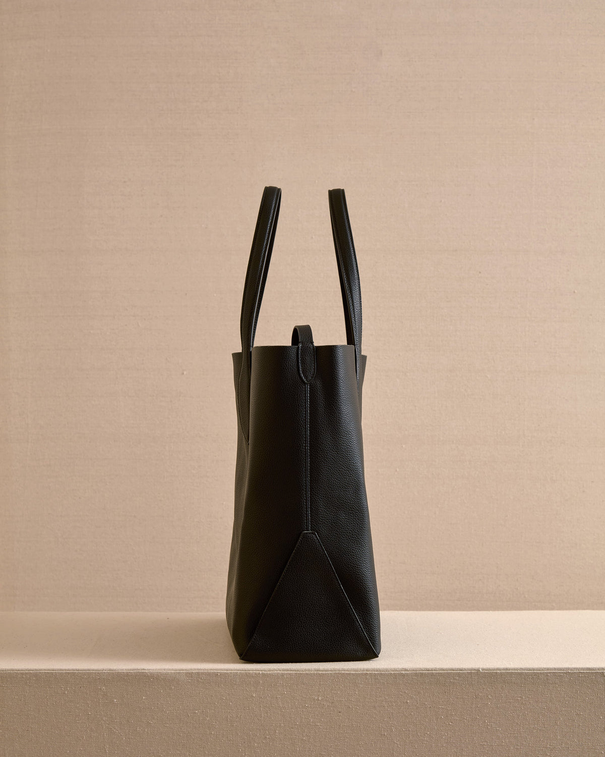 Eleanor 42 Tote in Black