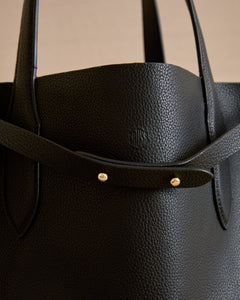 Eleanor 42 Tote in Black