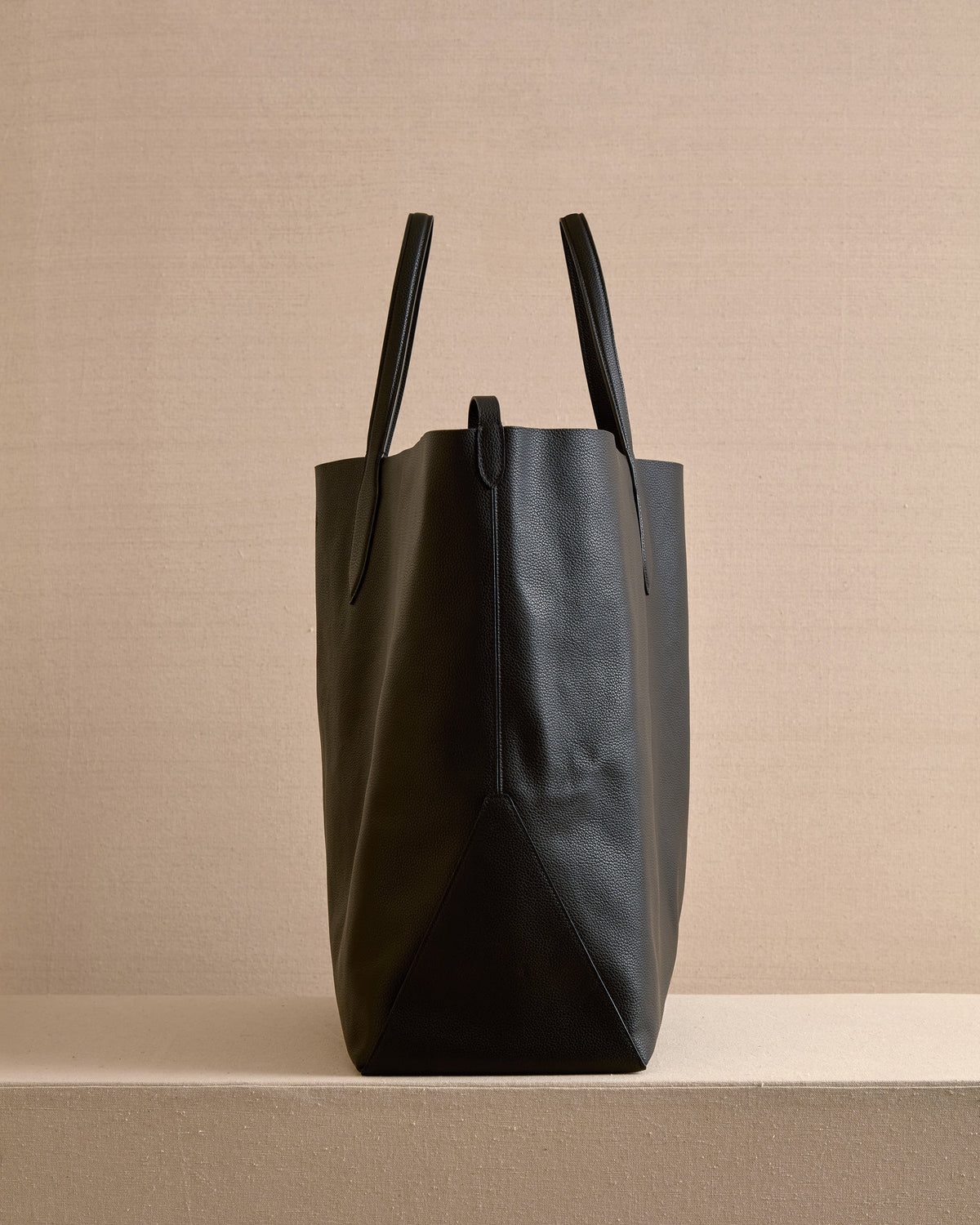 Eleanor 55 Tote in Black