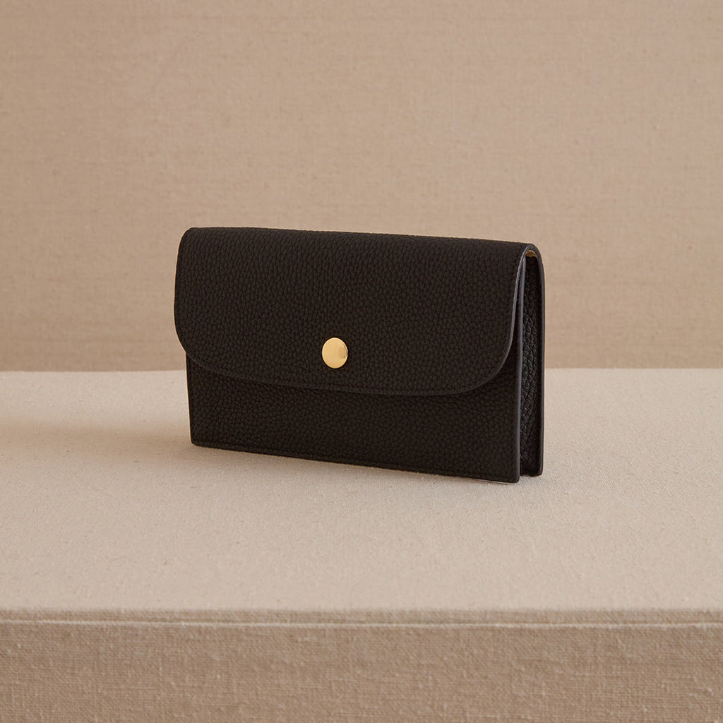 Skip 18 in Tumbled Grain Black