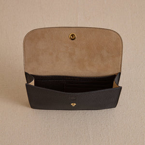 Skip 18 in Tumbled Grain Black