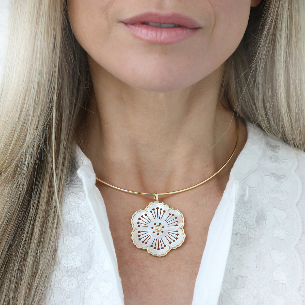 Marguerite Pendant & Neck Wire