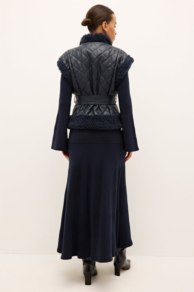 Beatrice Vest in Naval