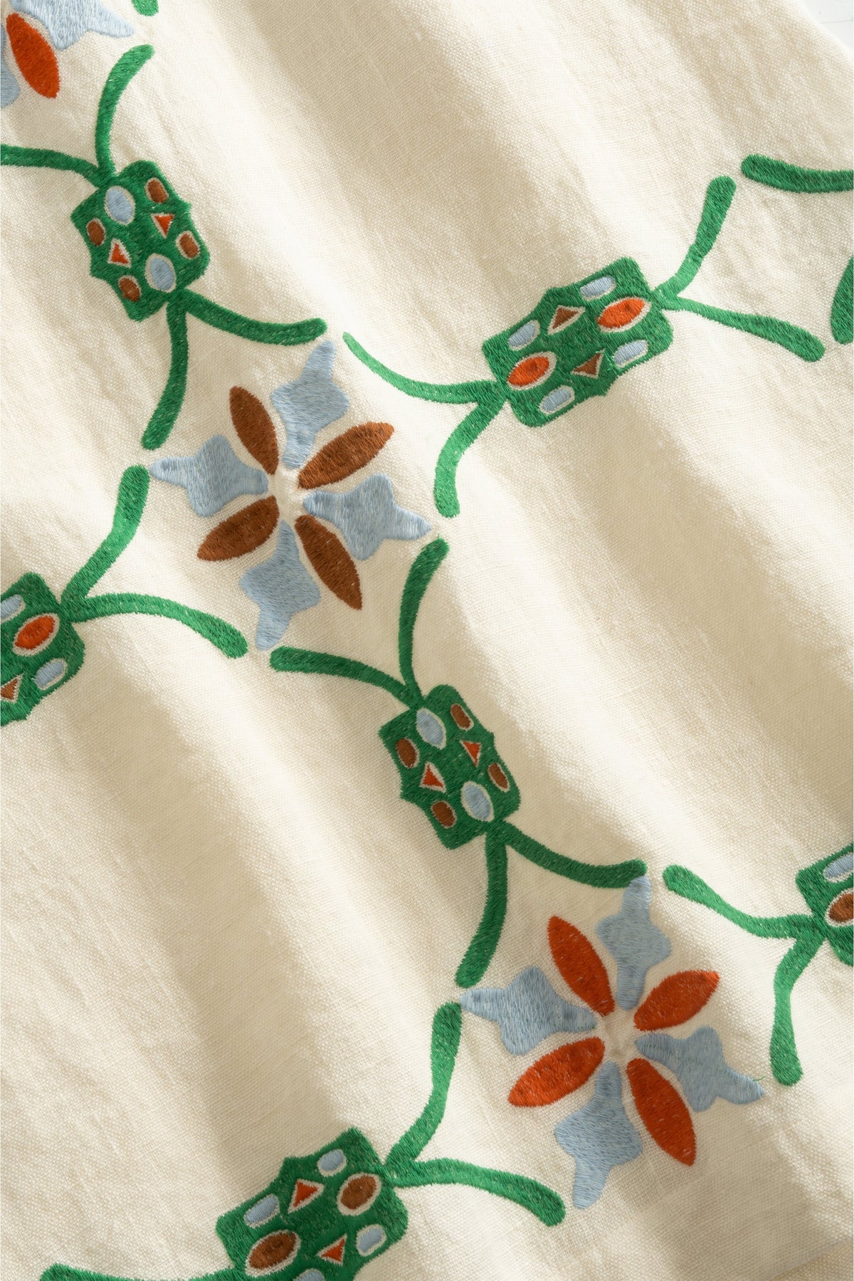 Artisan inspired embroidered skirt with a fitted shape and botanical motifs