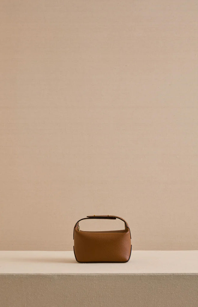 Mason 17 in Tumbled Grain Acorn