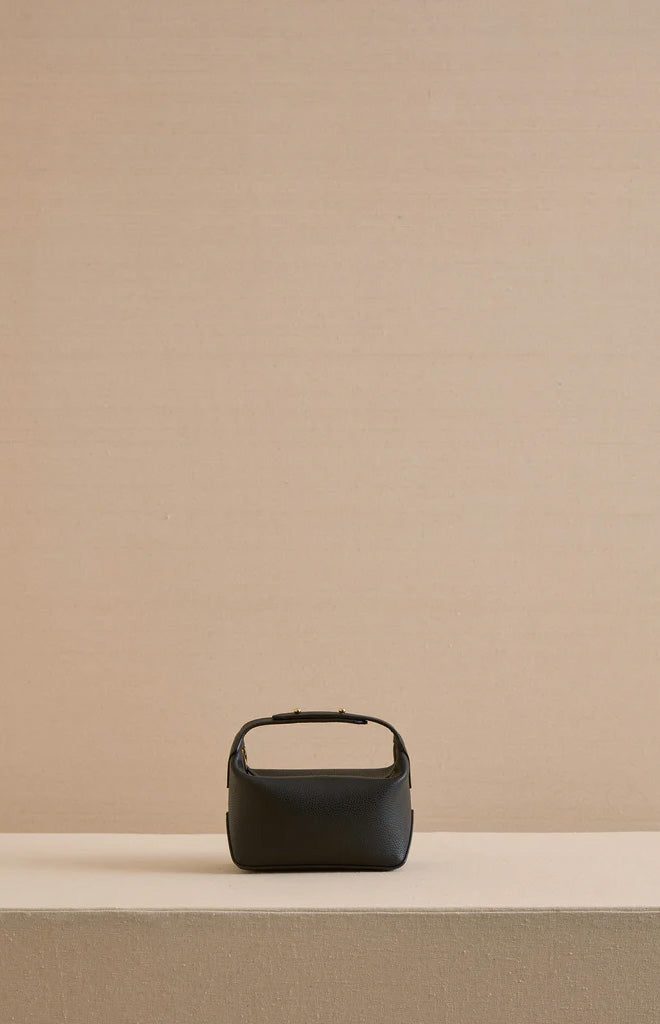 Mason 17 in Tumbled Grain Black