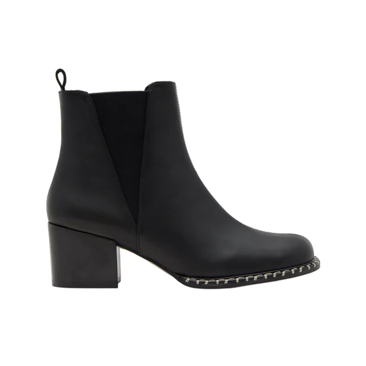 Neandra in Black