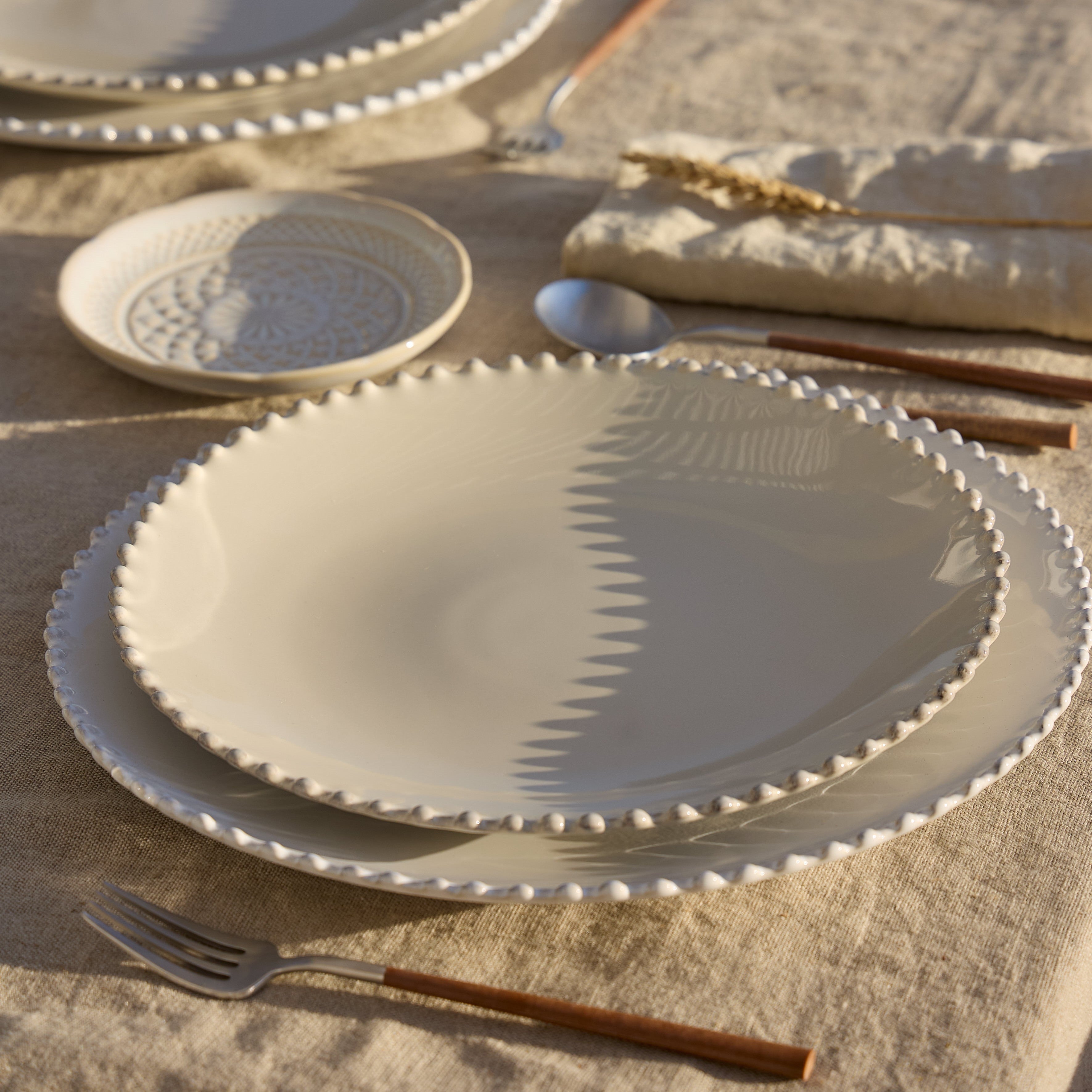 Pearl Collection Dinner Plates in Cream, Set of 6
