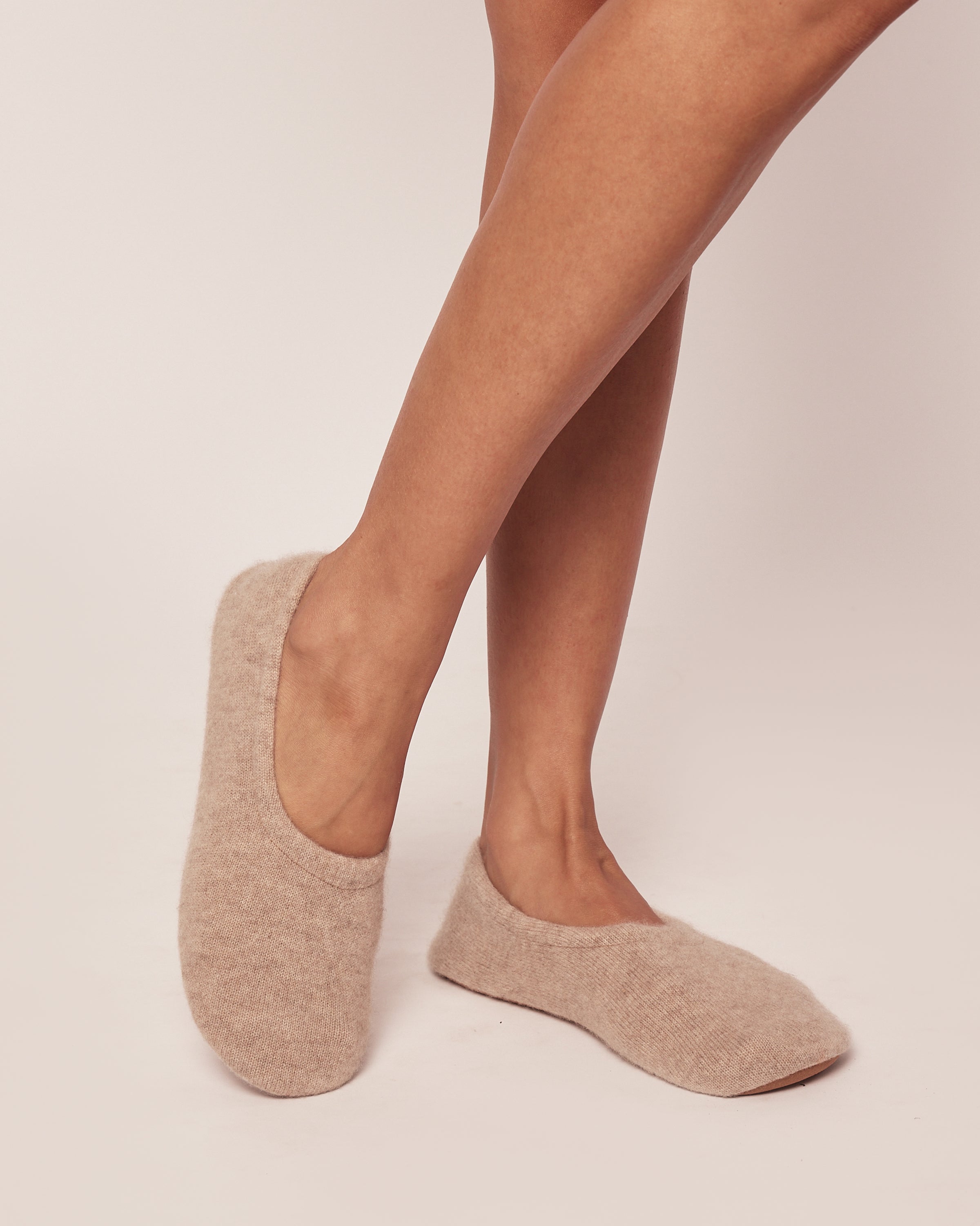 Women’s Cashmere Slippers in Beige