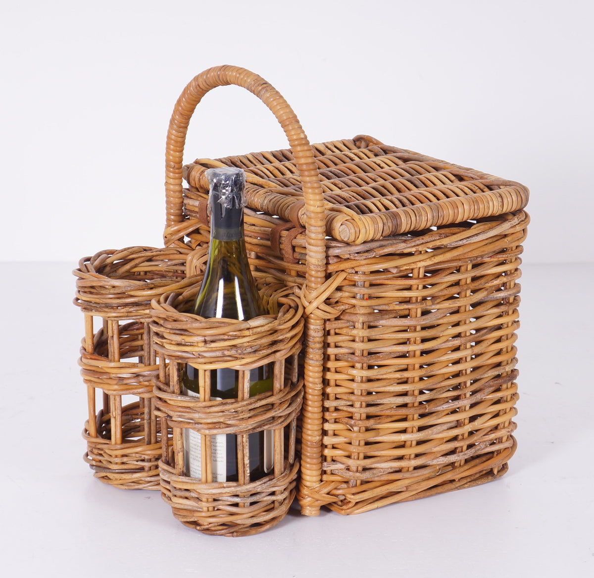 Apero Wine & Cheese Picnic Basket in Light Brown