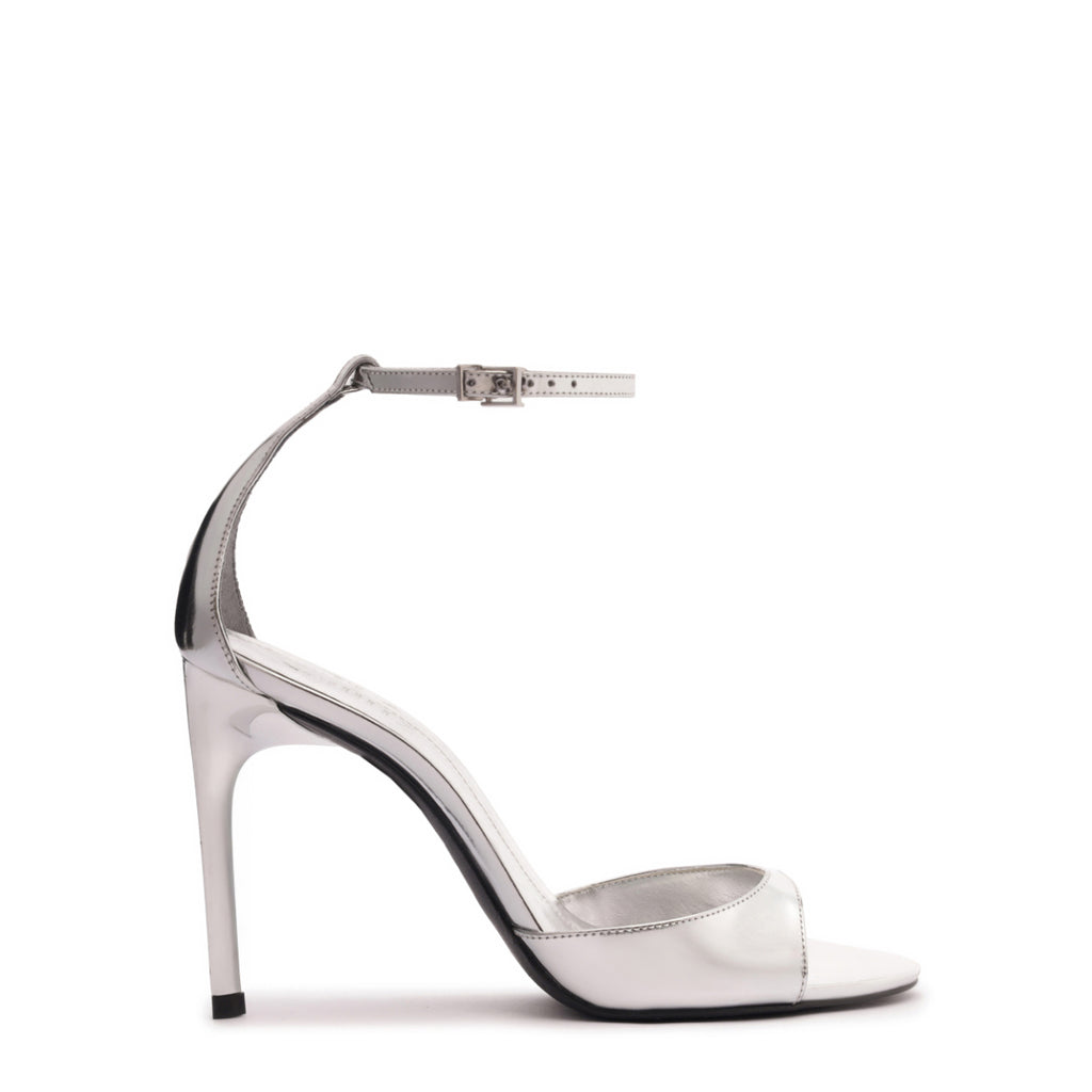 Scarlett Metallic Sandal in Prata