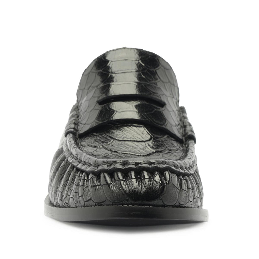 Tyche Flat in Black