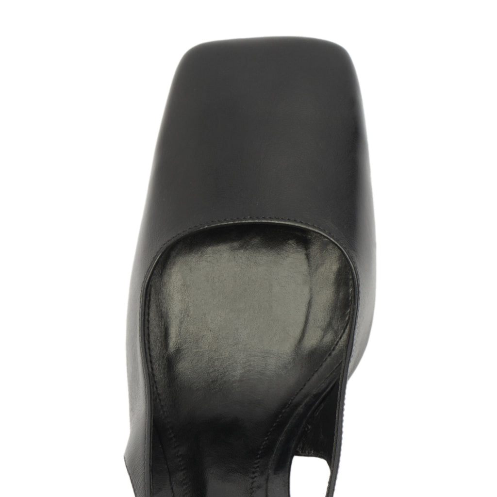 Leia Block Leather Pump in Black