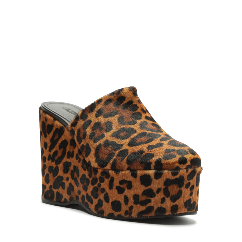 Sierra Hair Calf Pump in Leopard