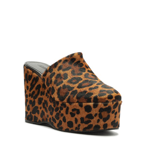 Sierra Hair Calf Pump in Leopard
