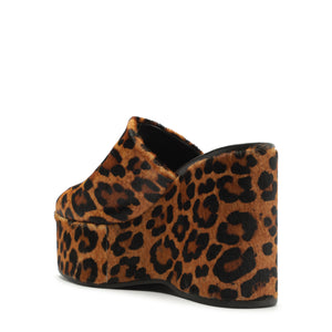 Sierra Hair Calf Pump in Leopard