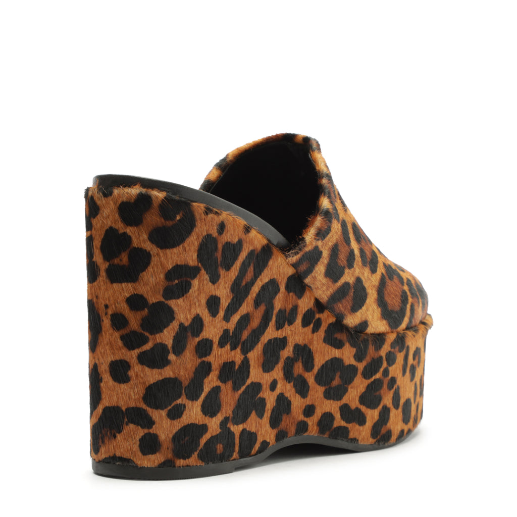 Sierra Hair Calf Pump in Leopard