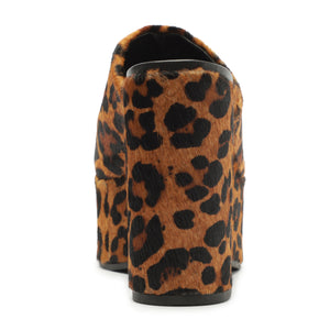 Sierra Hair Calf Pump in Leopard